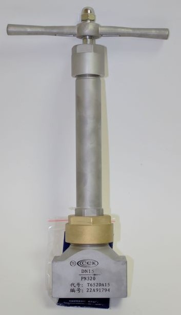 Вентиль проходной высокого давления CRYOBAK T551DA15 Вакуумная техника